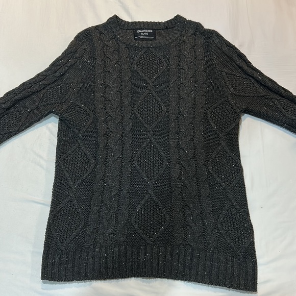 4 sweaters in bundle - Picture 5 of 13